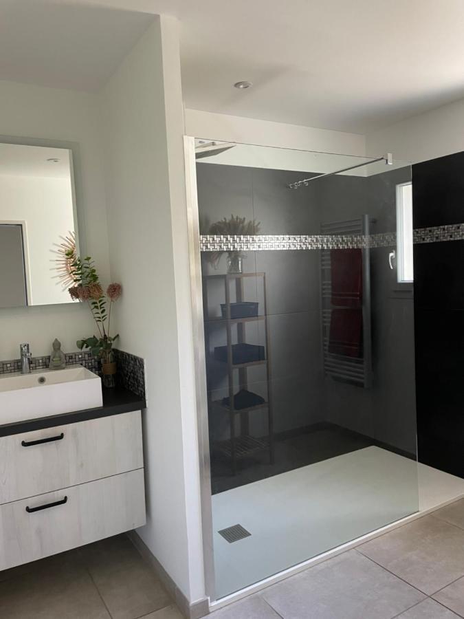 Chambre Avec Salle De Bain Privee Dans Villa Avec Garage Manosque Exterior foto